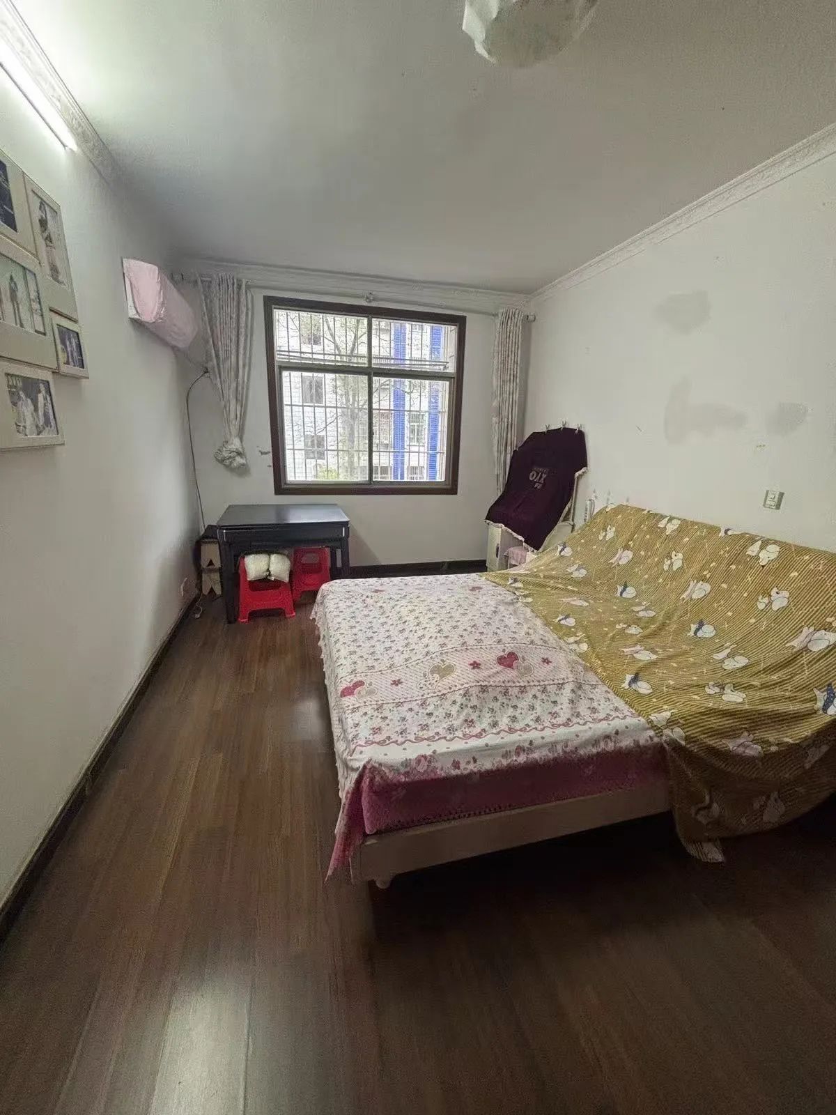 环球对面，步梯三楼，小区外墙新，有院子，3房2卫，证满二，看中可谈