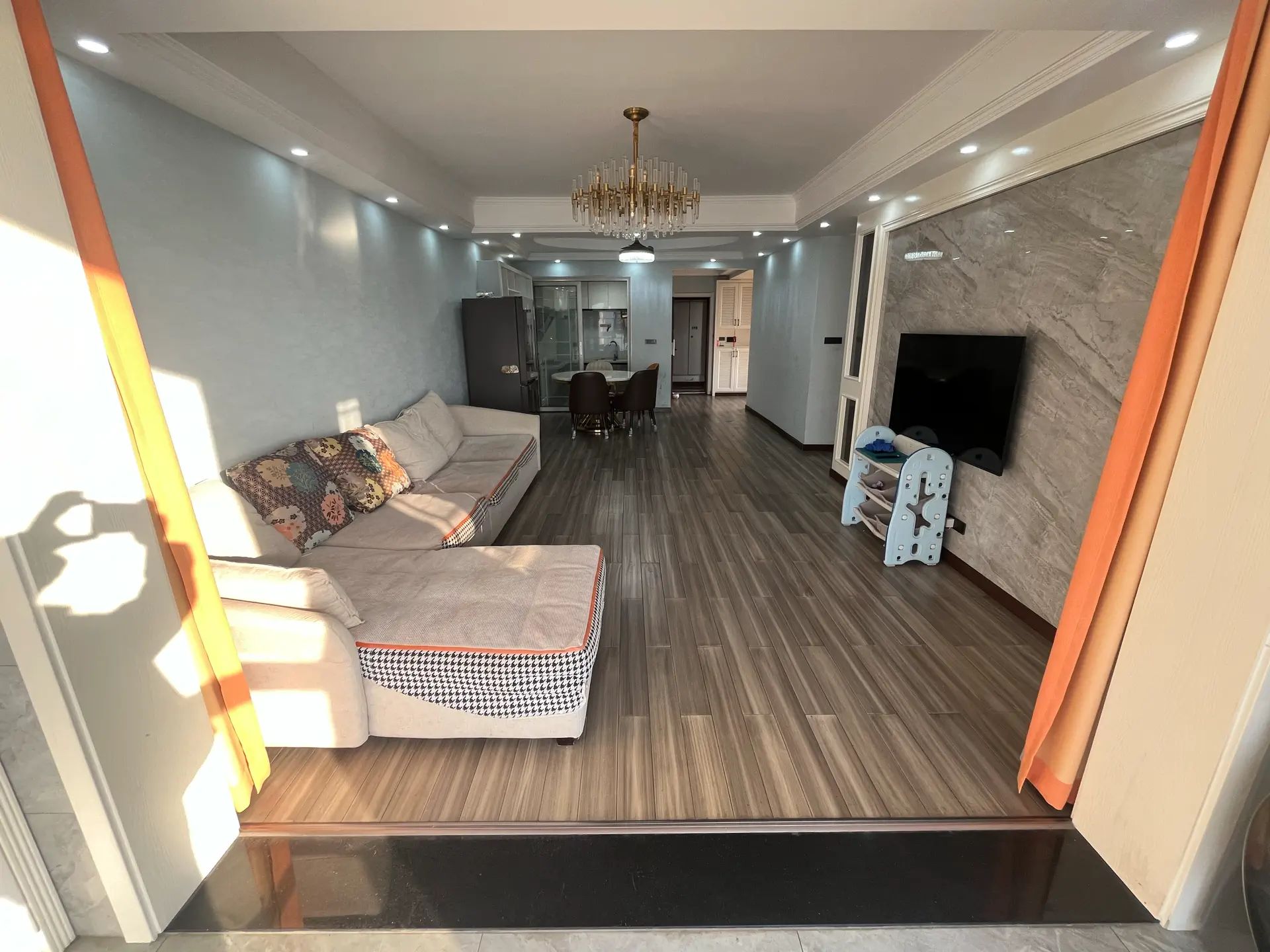 捡漏，新城壹号五期，边户，精装三房，好楼层，证满二，9成新