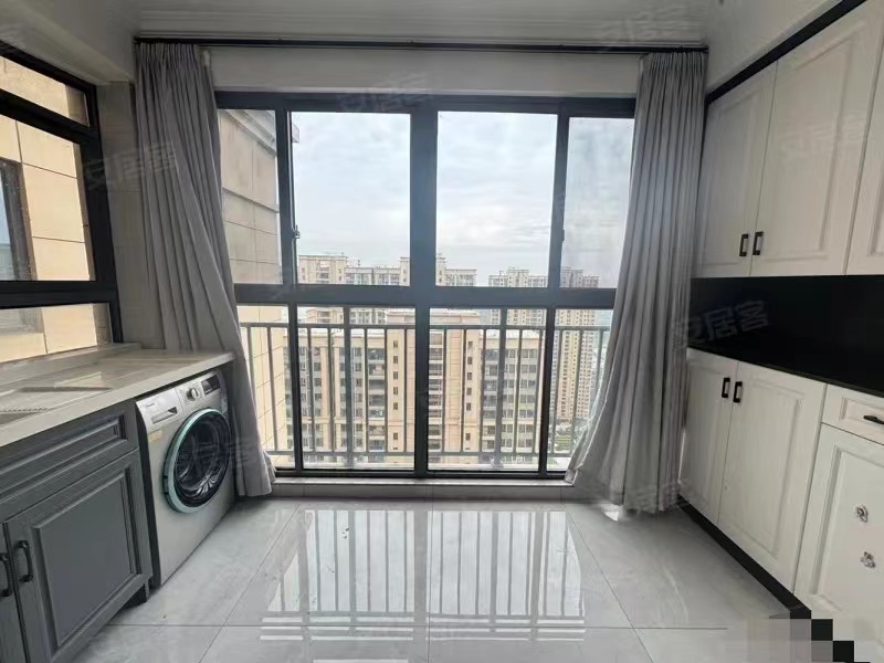 亏本出，森林国际，全新精装房，下楼就是新二小二中，南北双阳台，单价只要5600，捡漏