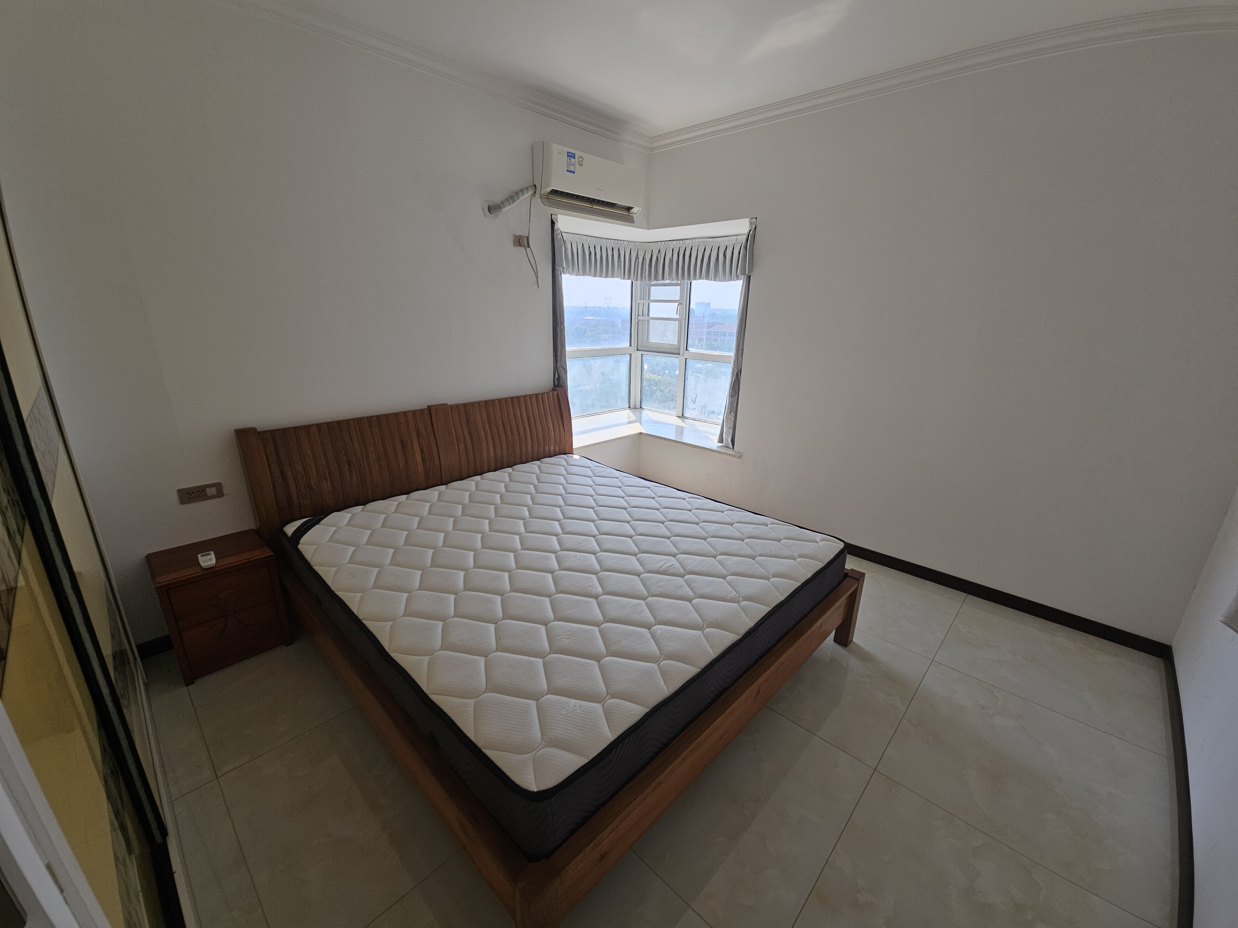 上苑一品下楼过马路就是一钟户型朝南阳光好带装修