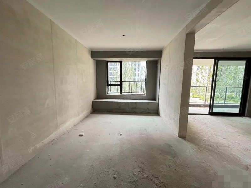 城南，现房，吾悦，单价4700，毛坯四房，南北通透，采光好，急售