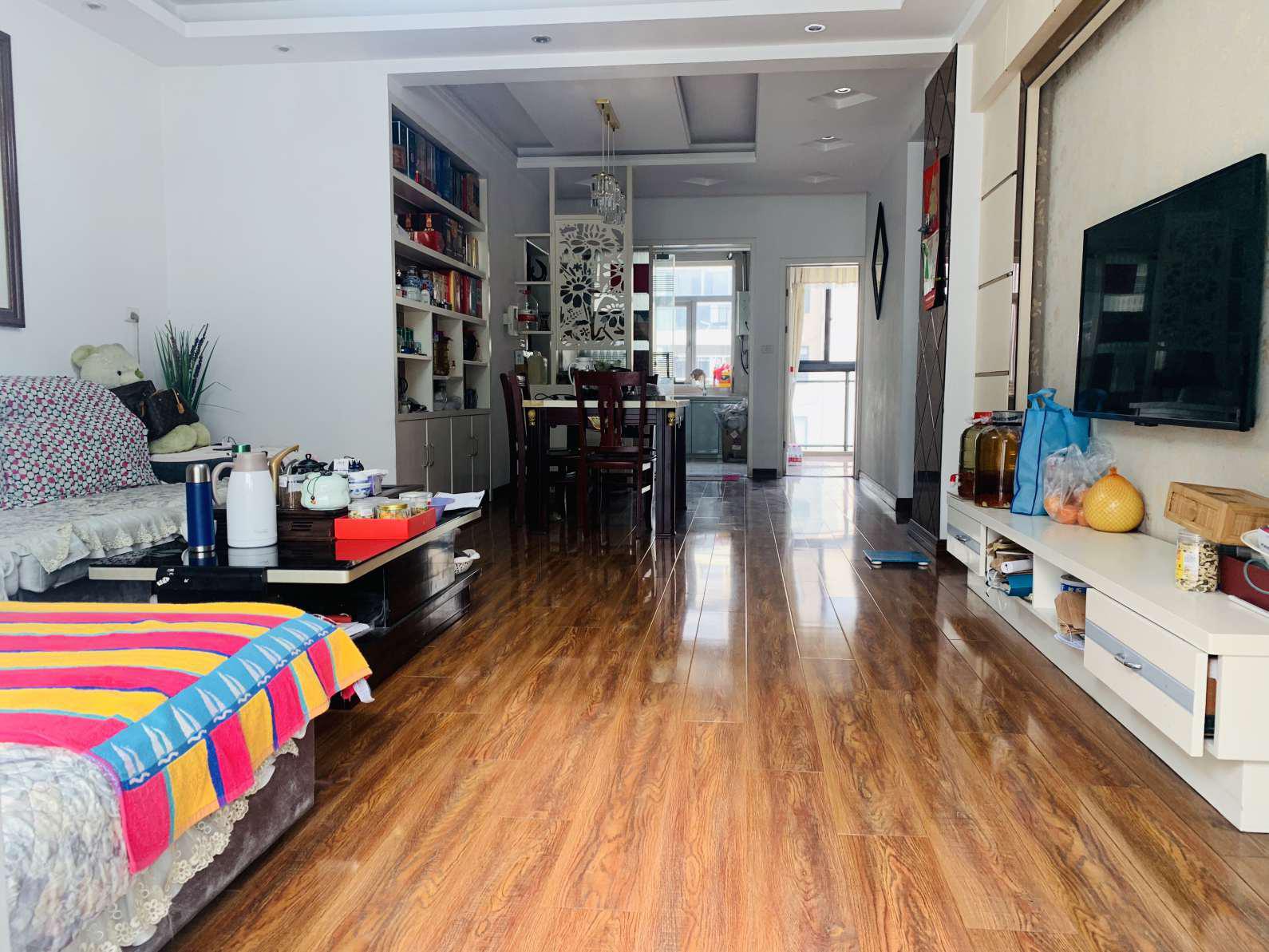 仙桃 旁，中央华府，精装四房，全屋保养好，电梯好楼层