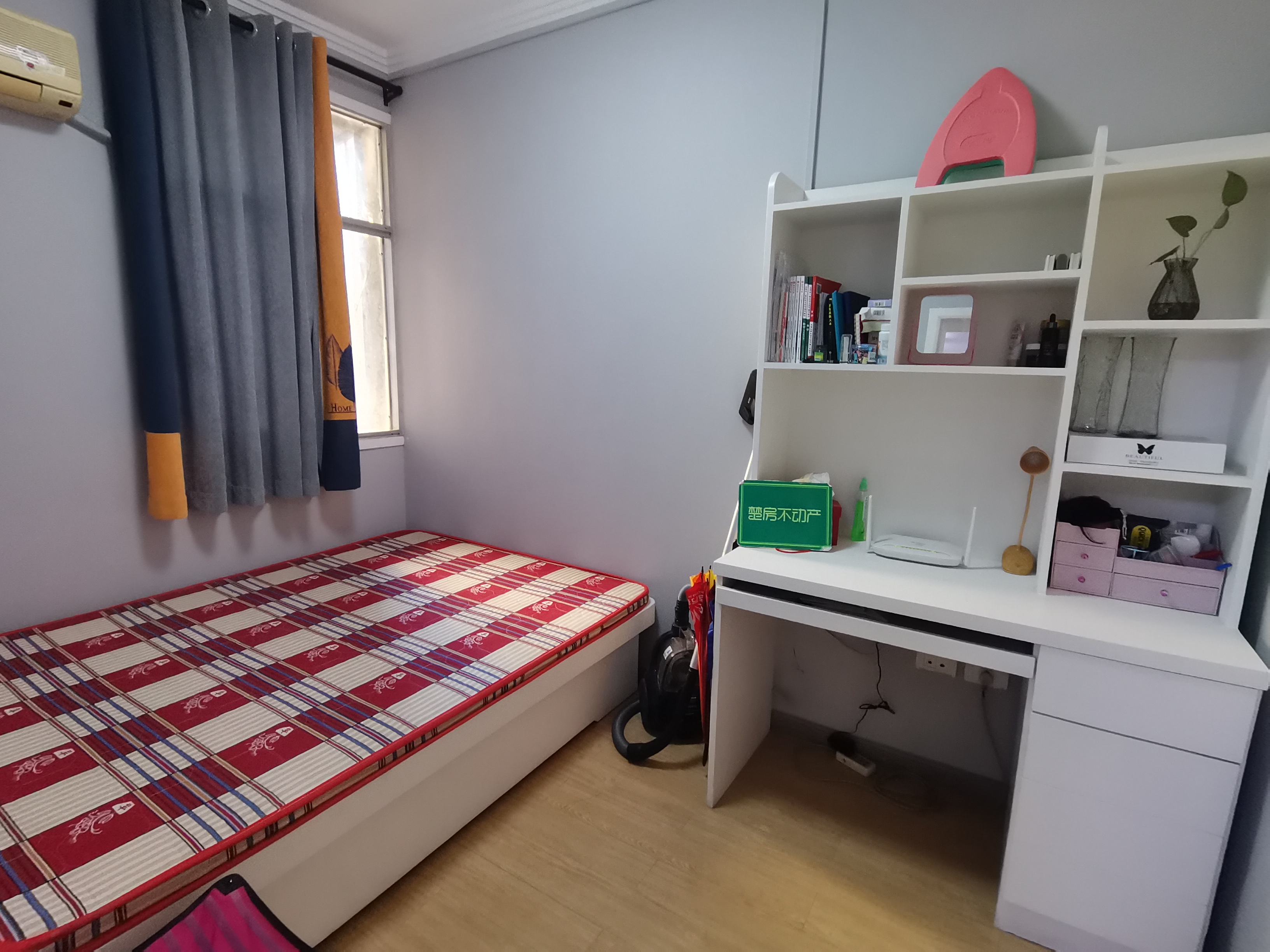 粮油商行宿舍楼精装三房房东诚意出售