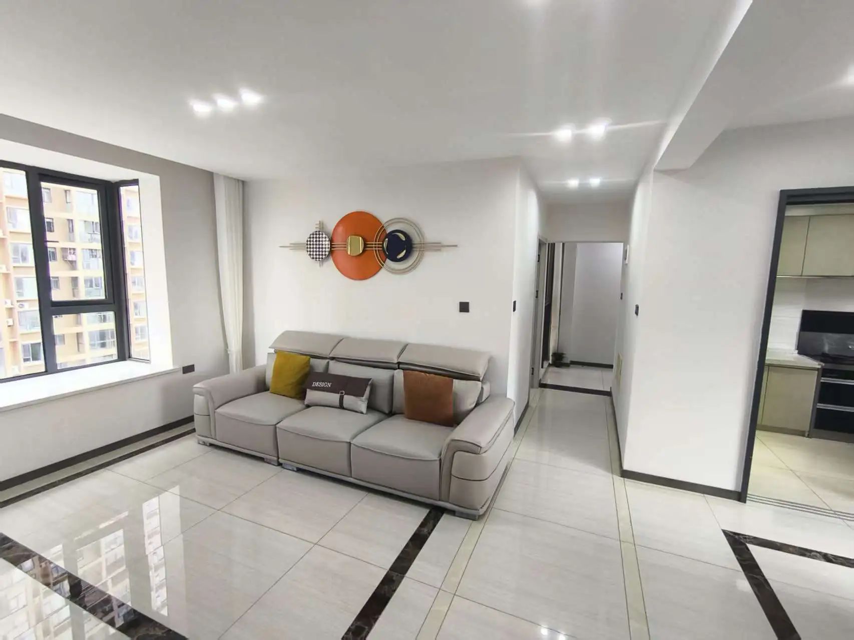 城西，满庭春对面，精装全新未住