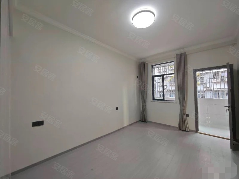 283，环球大新路xiao学旁，步梯三楼，精装3室2厅2卫，成色新，捡漏