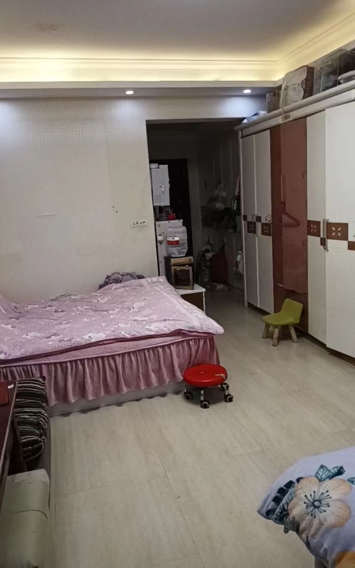 新天地沃尔玛在楼下70年产权一室一厅有阳台