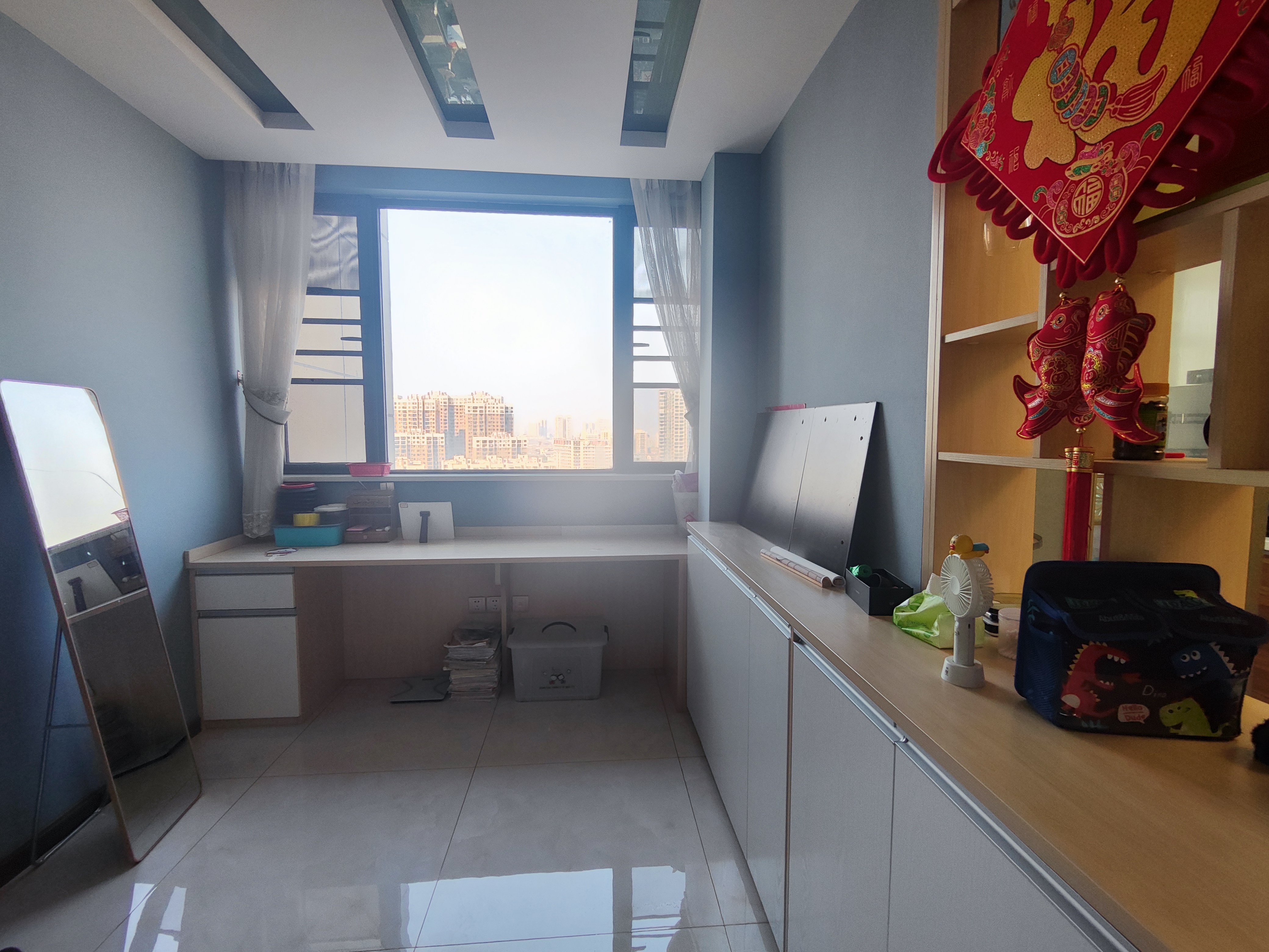 元泰未来城.精装三房两房.房子九成新.证件满二