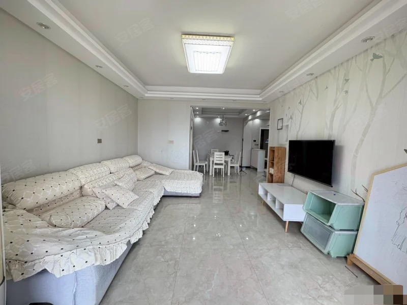 城南，新街旁，电梯17楼，精装两房，上元泰三中，成色新，视野开阔，无遮挡，