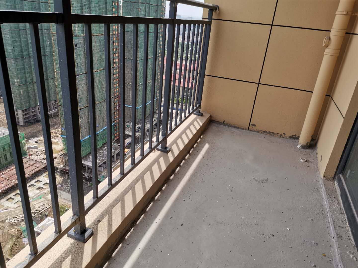 新二中 对面森林国际大两房楼层好户型方正