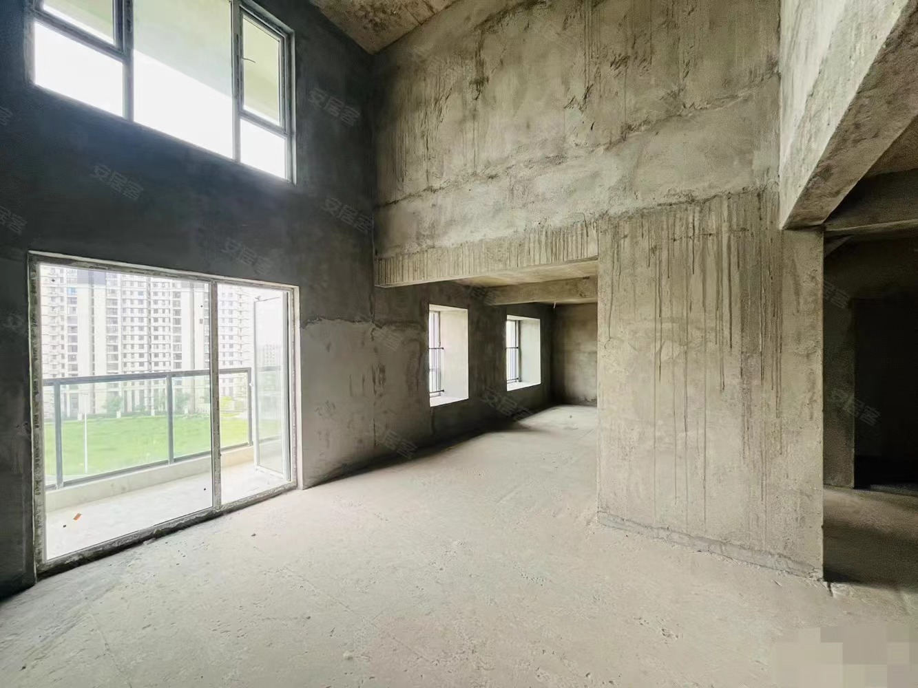 78，蓝天花园大平层，洋房八楼，总高10层，带两个车位，一梯一户，可以一手网签