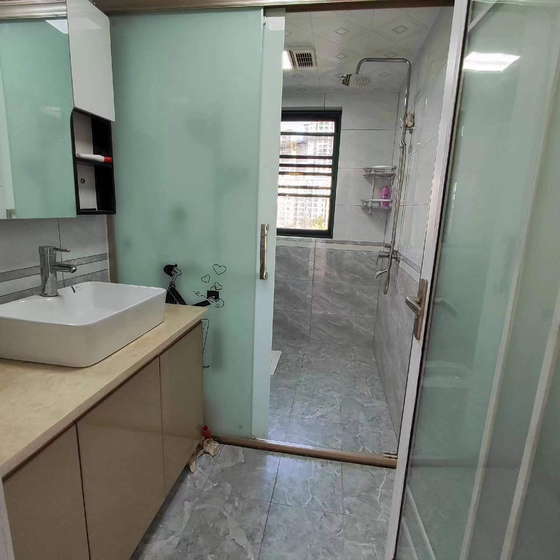 新城一号五期带装修看房方便家电齐全大小区环境好