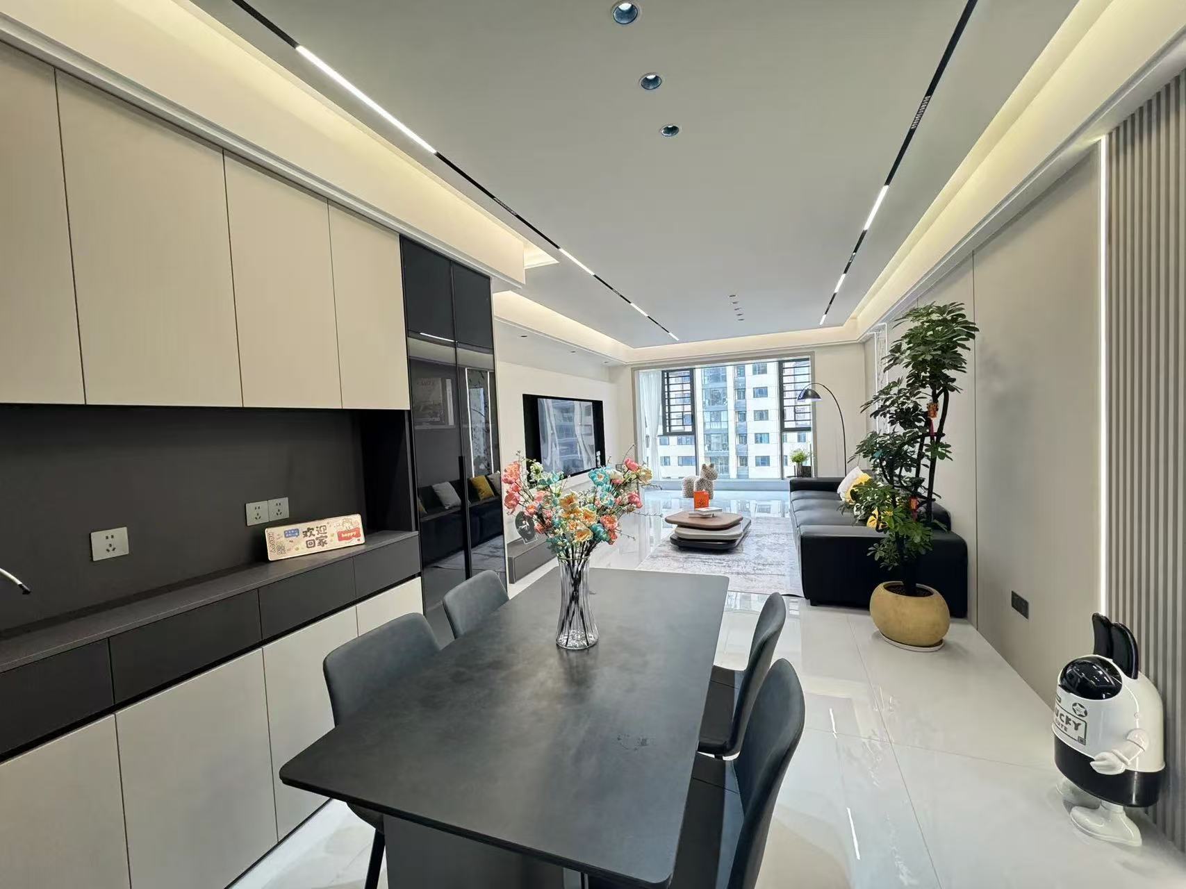 沔阳公园，吾悦广场旁，金台花园，精装三房。朝阳三中小，证满二