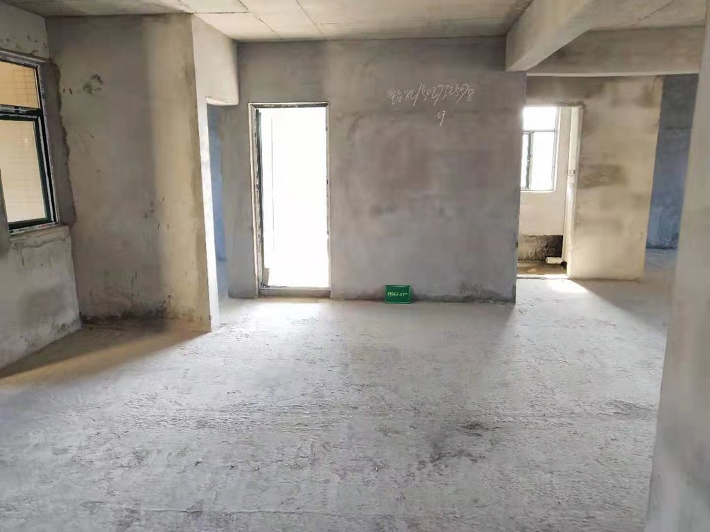 城南好房推荐  新城一号 新街 毛坯三房  南北通透户型  看房方便