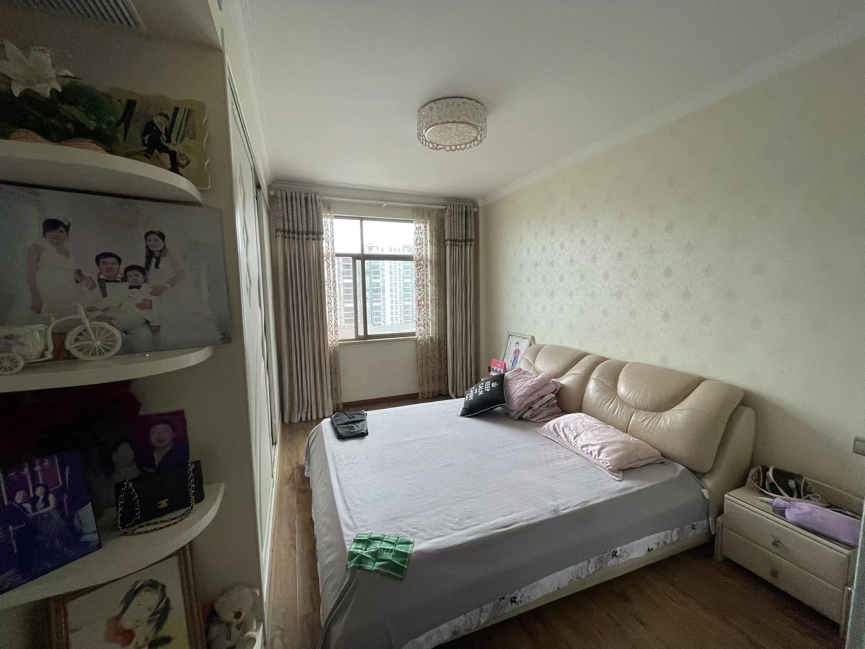 城南，金诚花园，精装四房半，诚意出售，带保姆间，带衣帽间，凤凰层