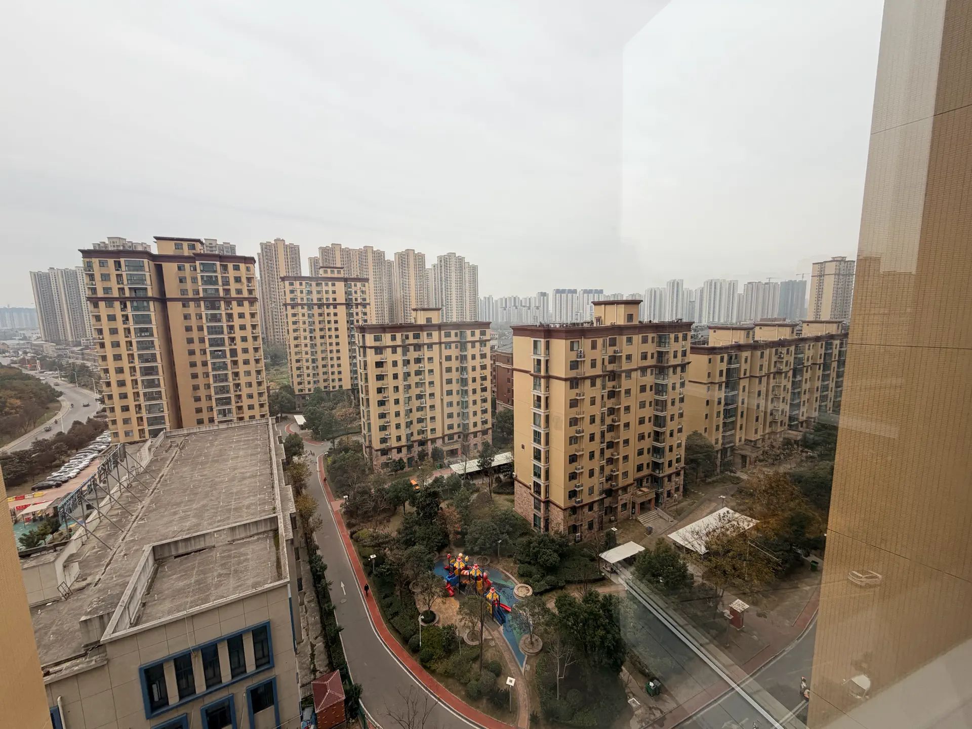 沔阳公园旁，城南，新城壹号五期，电梯12楼，老证，单价5900，新二中二小