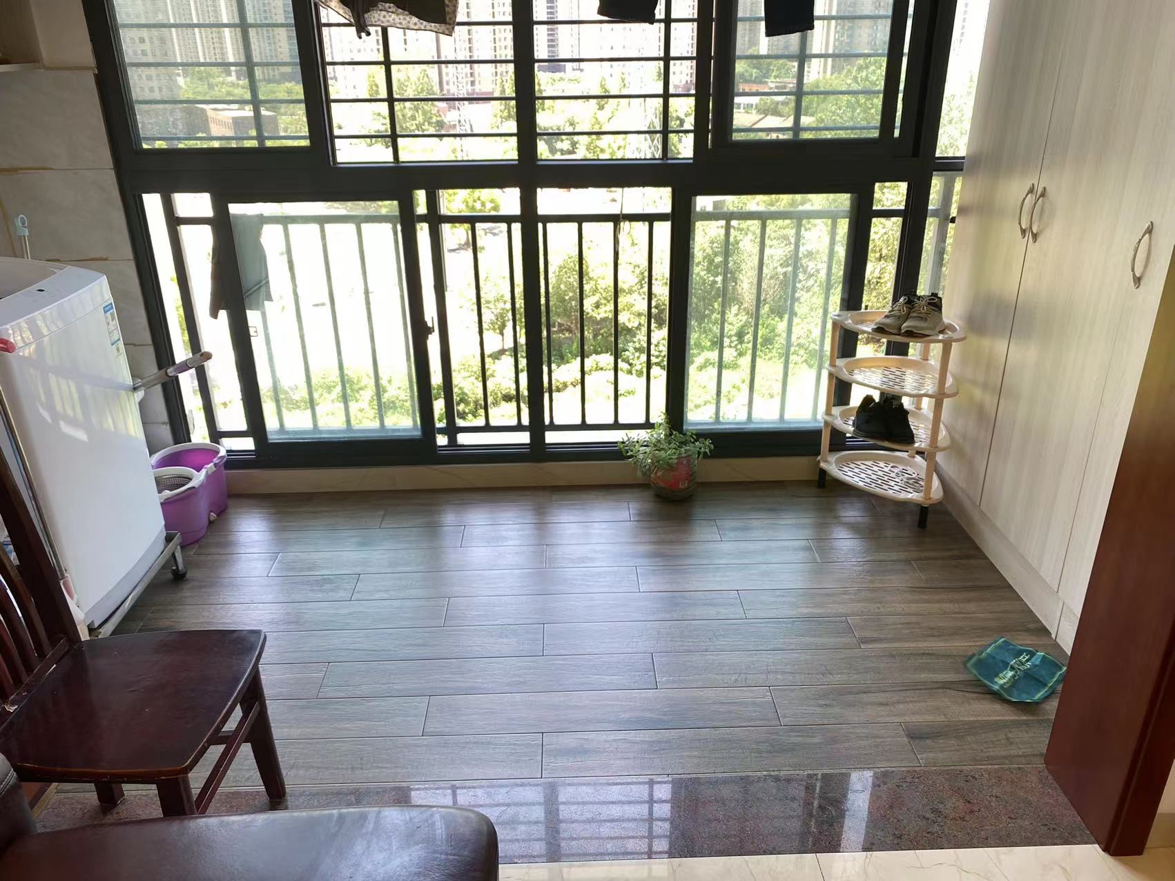 鸿昇现代城精装四房，中间好楼层采光好视野开阔南北通透业主人美心善