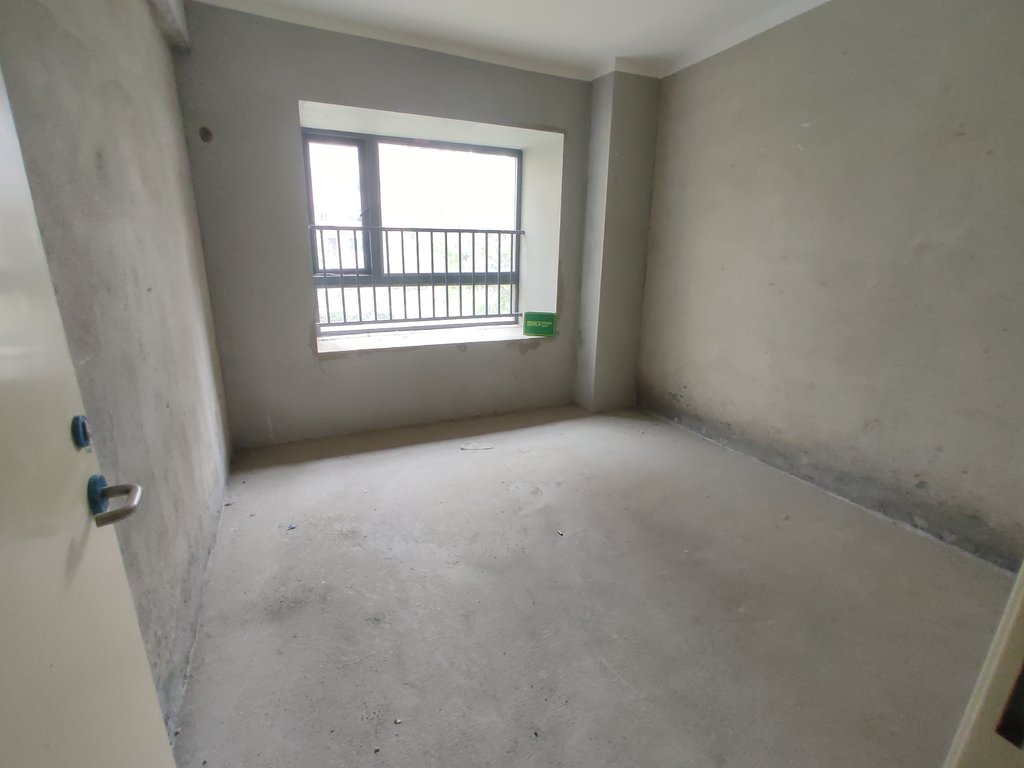 翡冷翠毛坯三房户型好楼层好你看房方便