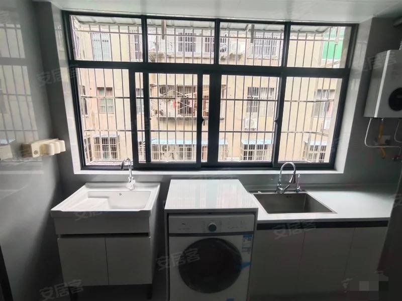 396，西桥附近，紫竹雅居步梯三楼，精装3房，有院子，家具家电齐全