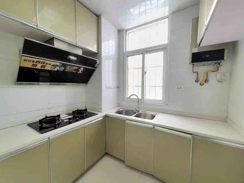 城南5字出头，带精装修，周边配套齐全小区！