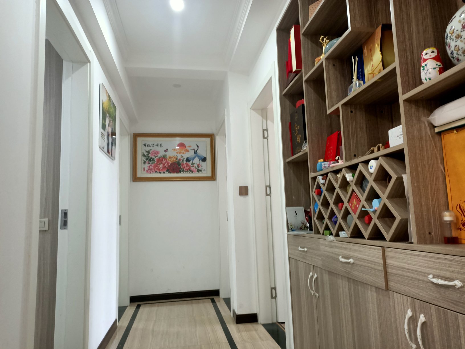 新八中附近逸景轩小区电梯好楼层南北通透128平三房两厅两卫