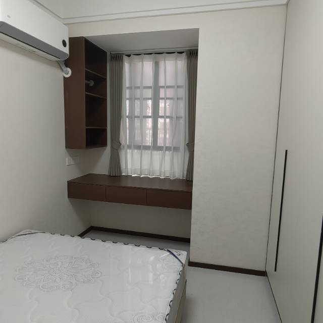 新仙桃中学对面