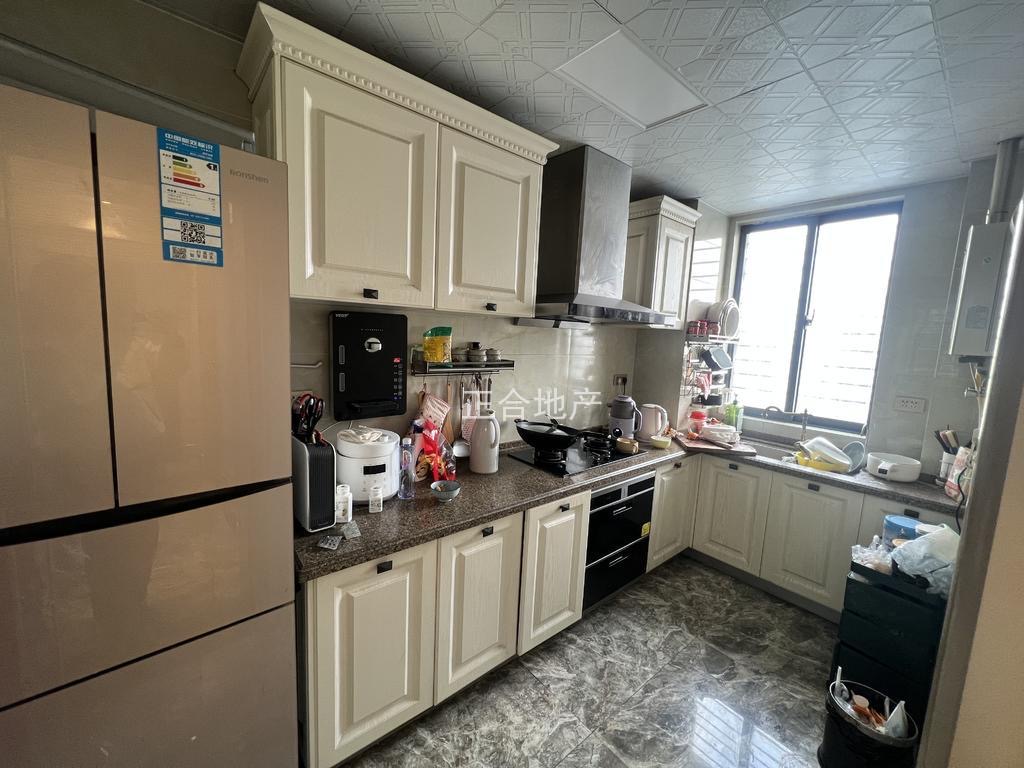 诚心出售，城南，御台公馆，中间好楼层，精装四房两卫，人车分流品质小区老证过户便宜