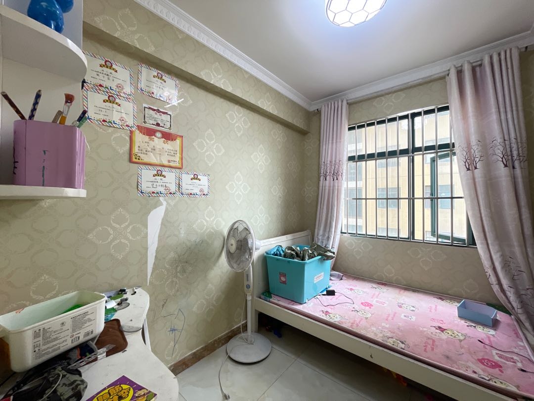 新城壹号精装3房出租，拎包入住，预约看房。