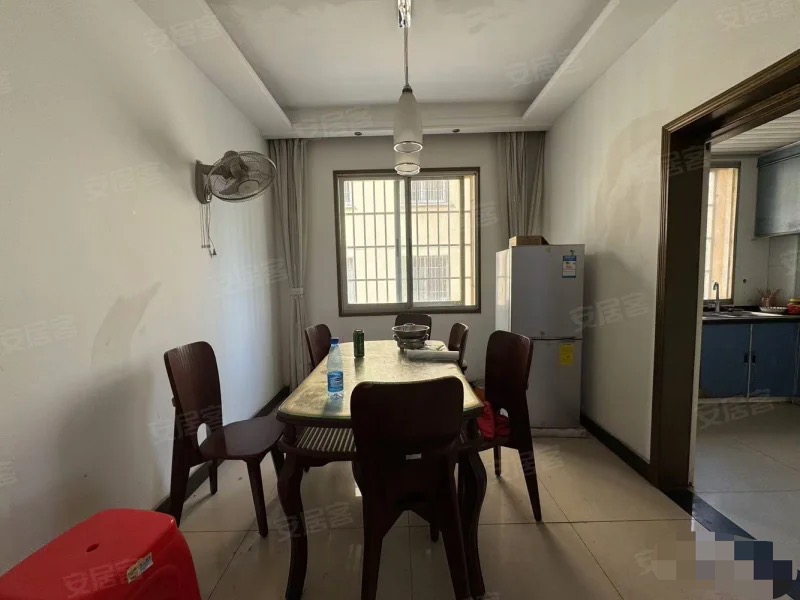 184，德政园香榭里，步梯2楼，采光户型好，送4个平方车库，精装三房