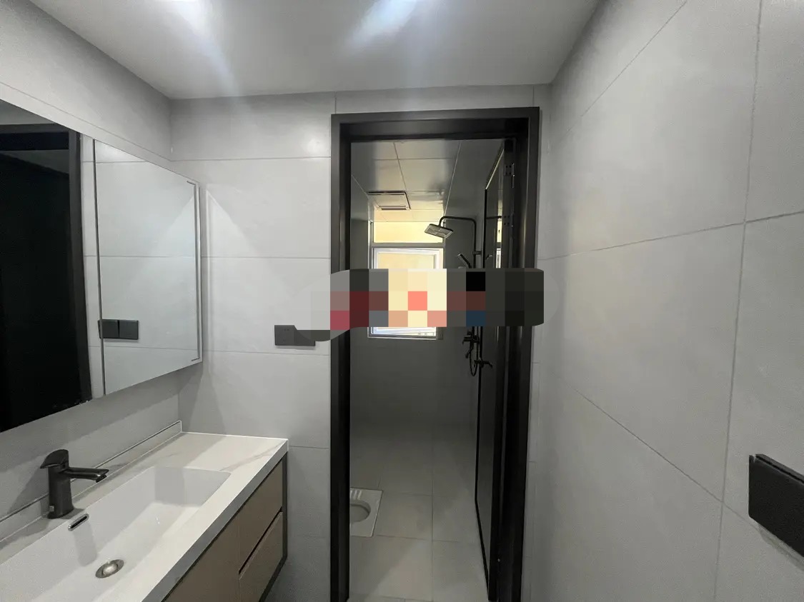 城南，新城壹号四期，湖景房，房东自装9.9成新，精装3房1卫，证满两年，好楼层，