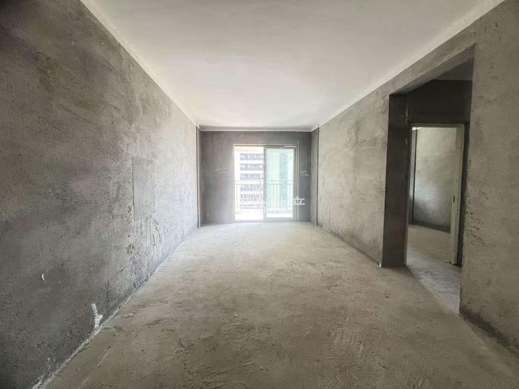 城南，北苑，大阳台，单价5千多，毛坯三房，中间楼层，采光好