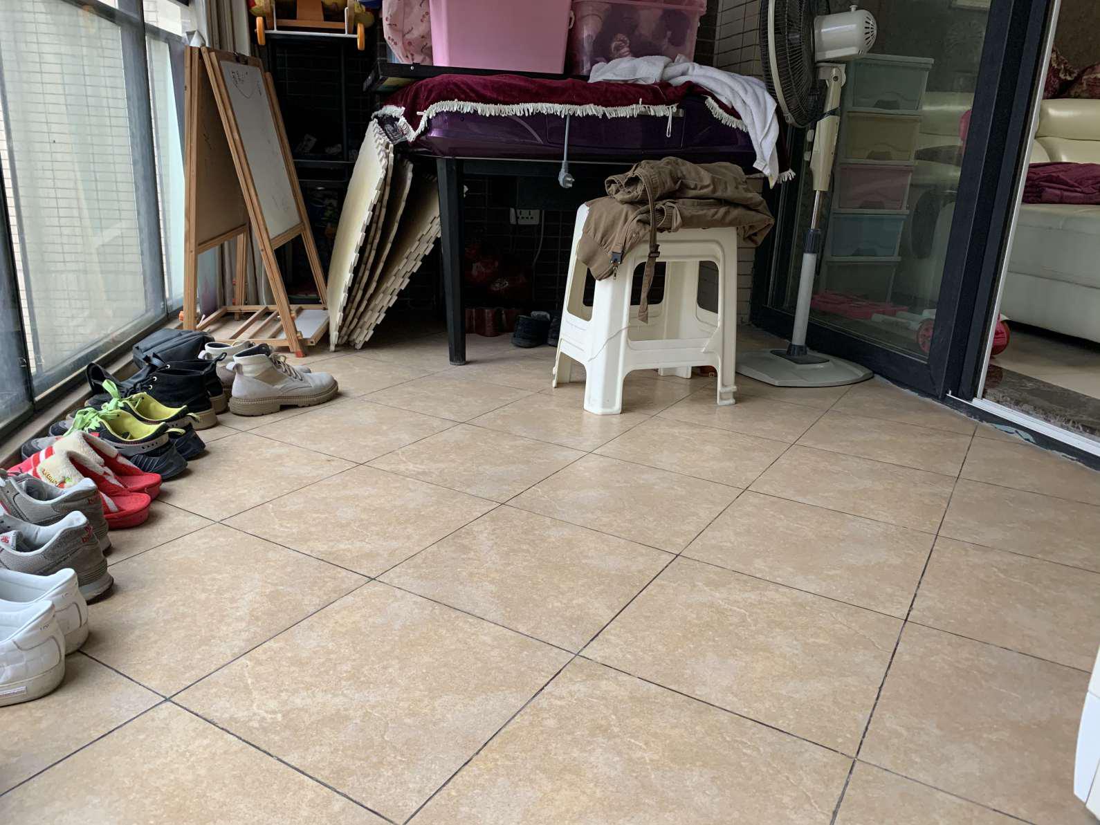 中央华府精装三房，125平，84万，满2