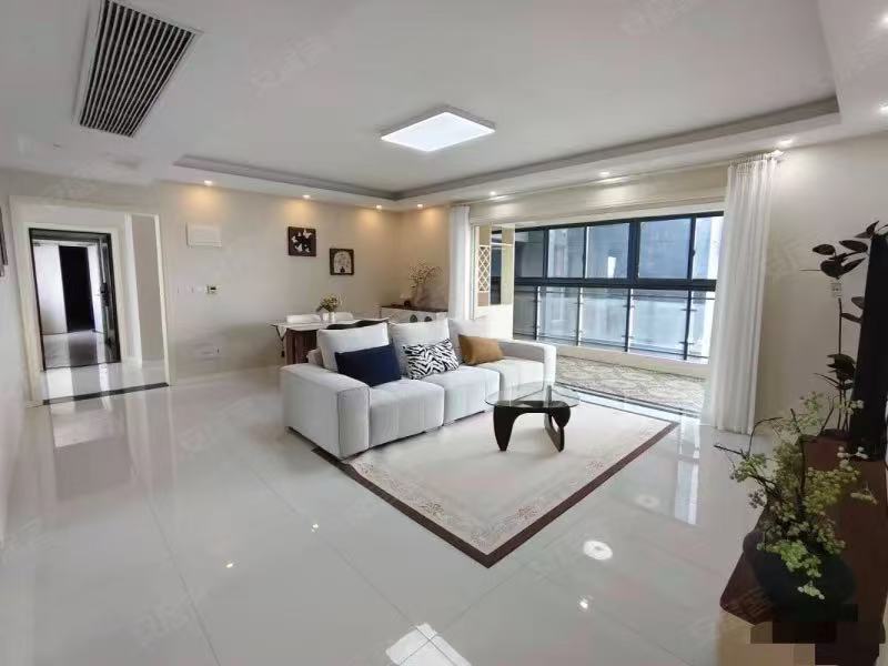 城南，福星城，精装三房两卫，装修奶油风，​单价4900千，中高层，证满二