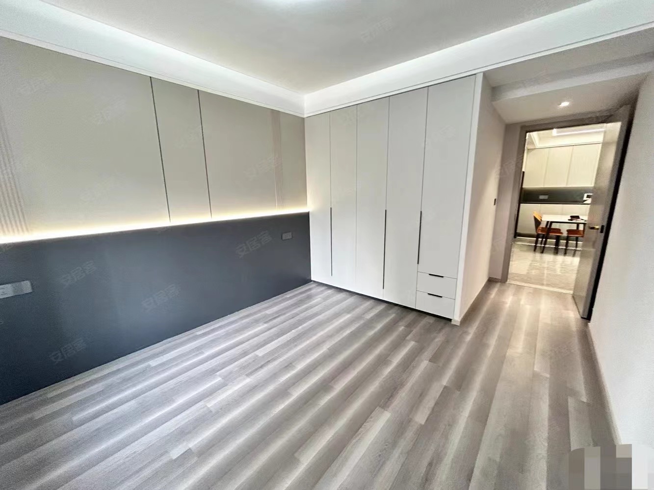 捡漏了，城南森林国际，电梯10楼，全新精装三房，下楼就是新二中二小，证满二