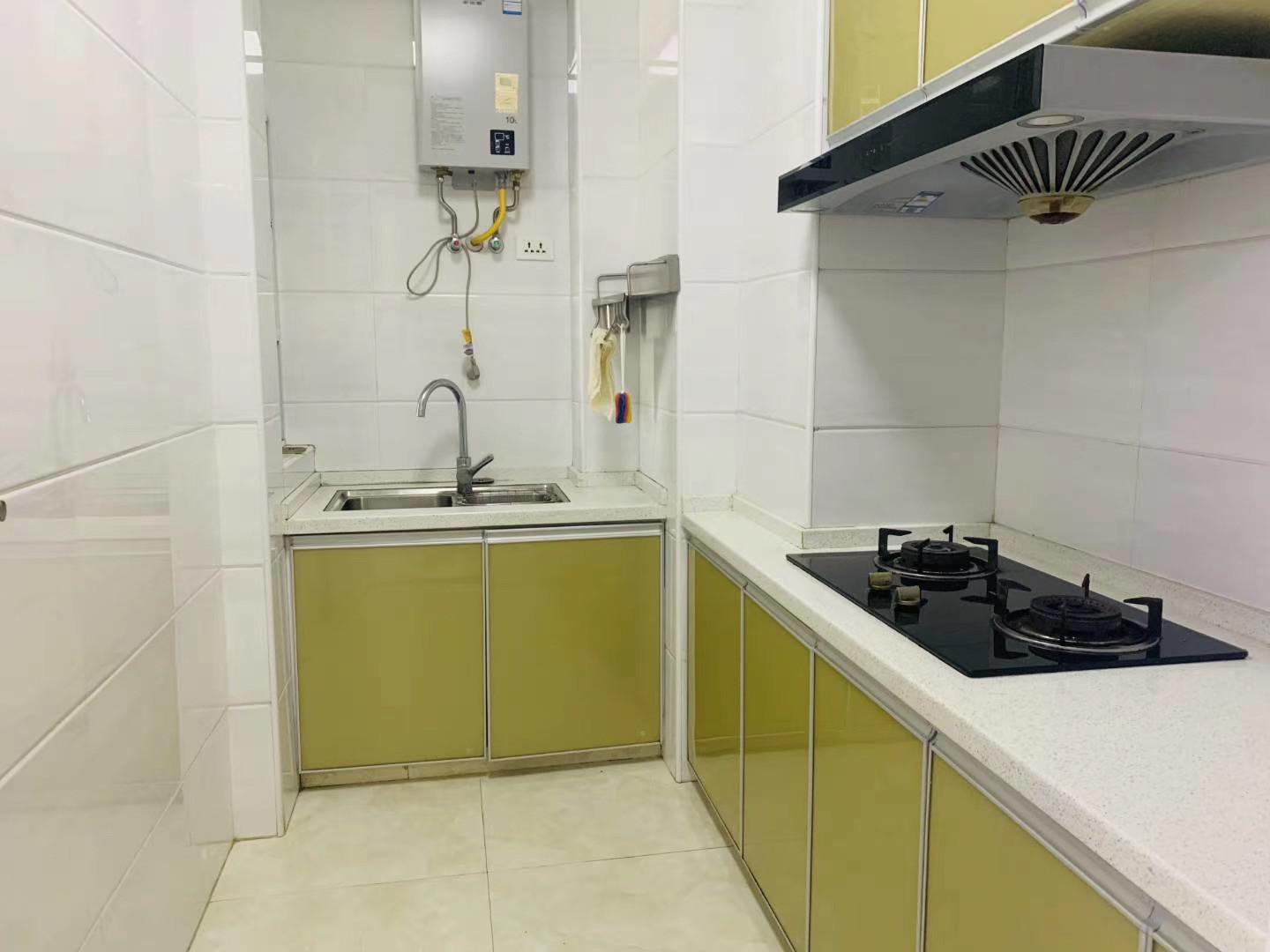 一中正对面上苑一品精装两房，楼层好，采光好