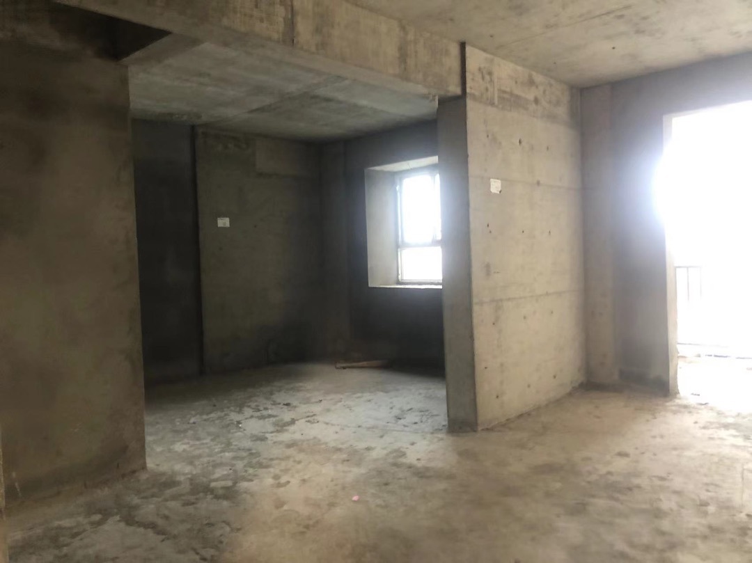 捡漏，汉江国际广场，毛坯三房两卫，一口价15.8万，前后双阳台，好楼层