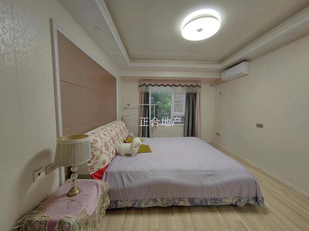 亏本出，满庭春，精装大三房，单价​4400一平，​非顶天立地楼层​，满二