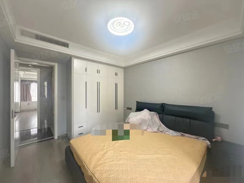 领秀城，大平层，精装四房9.9成新，电梯好楼层，全屋品牌装修，中央空调加地暖。