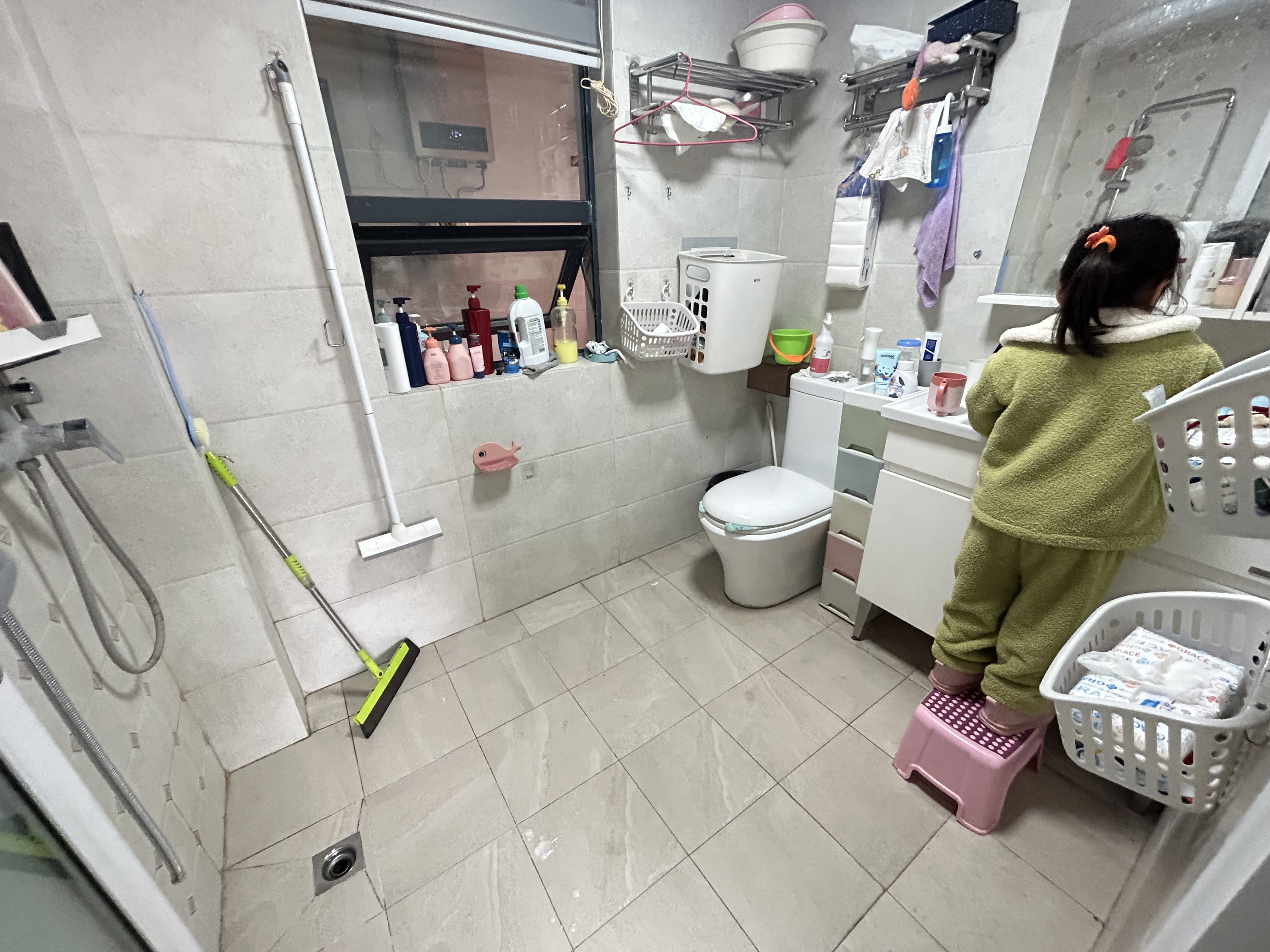 金域城邦，精装小三房，诚心出售，证在手，满二