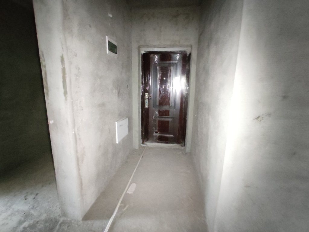 荣怀极地世家.毛坯四房.送路户花园.看房方便