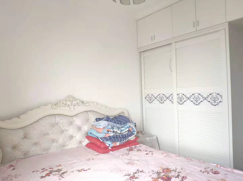 新城一号大户型，精装修，双阳台，交通便利