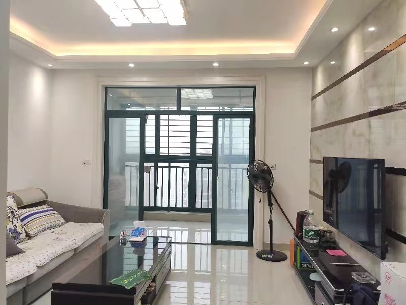 新城一号三期  精装三房 老证过户费用低 看房方便