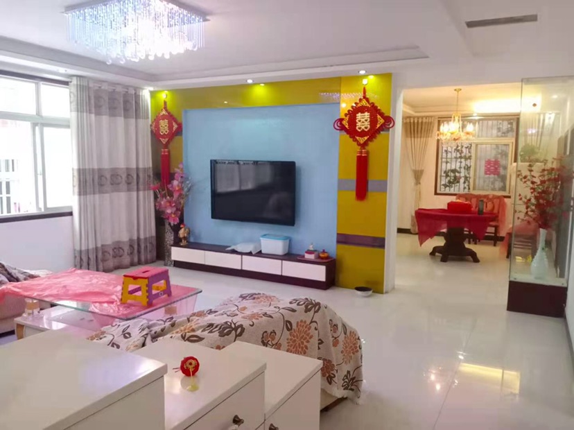 城市丽景对面步梯5楼，精装修，