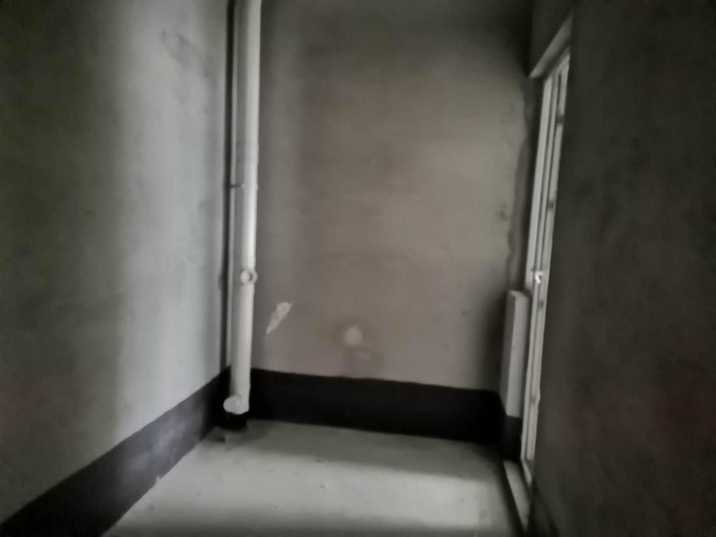 捡漏 全款银湖城黄金楼层 赠送一个房三室两厅两卫