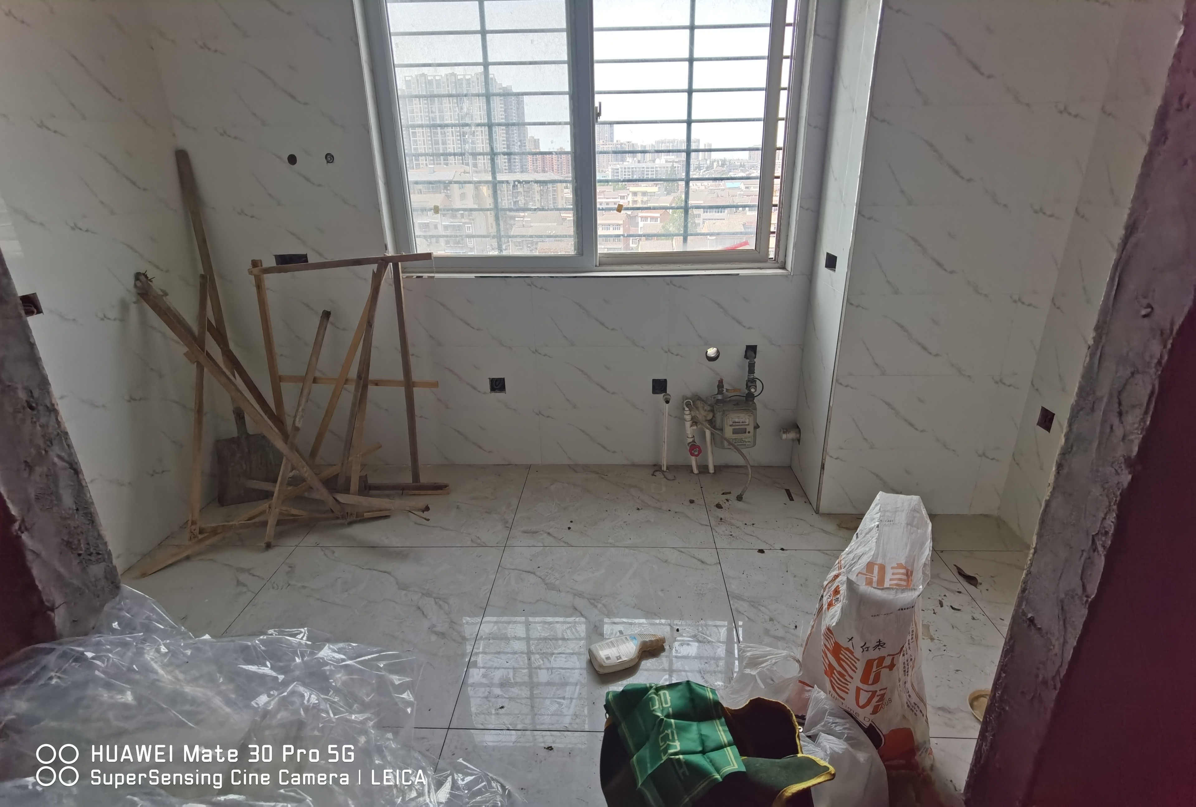 漫城林语半装修中间楼层看房方便小区环境不错出门就是伊众来电咨询吧