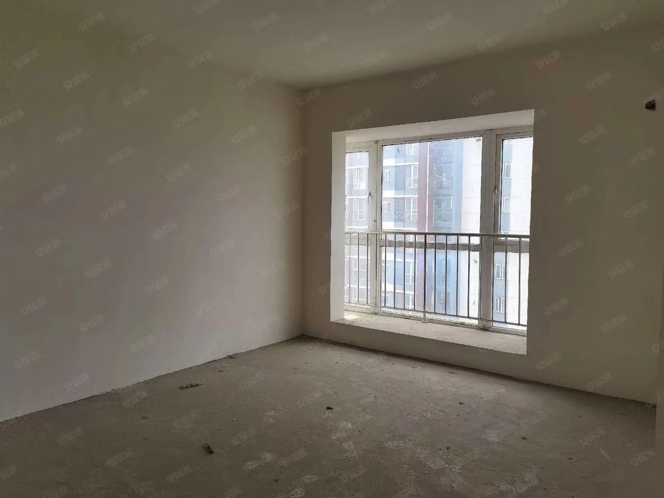 50，房东亏本出，城南，毛坯三房，单价4400​，证满五，电梯好楼层，速度来捡漏