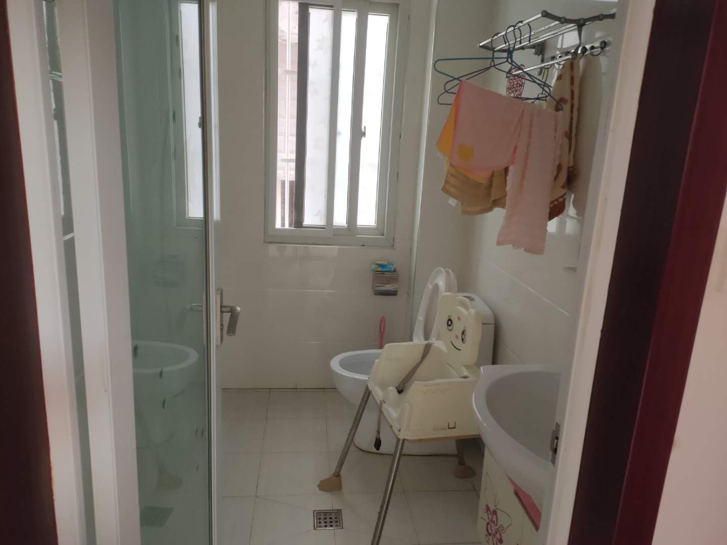 车站旁边世北春花园精装三房全新家电中间楼层业主诚意出