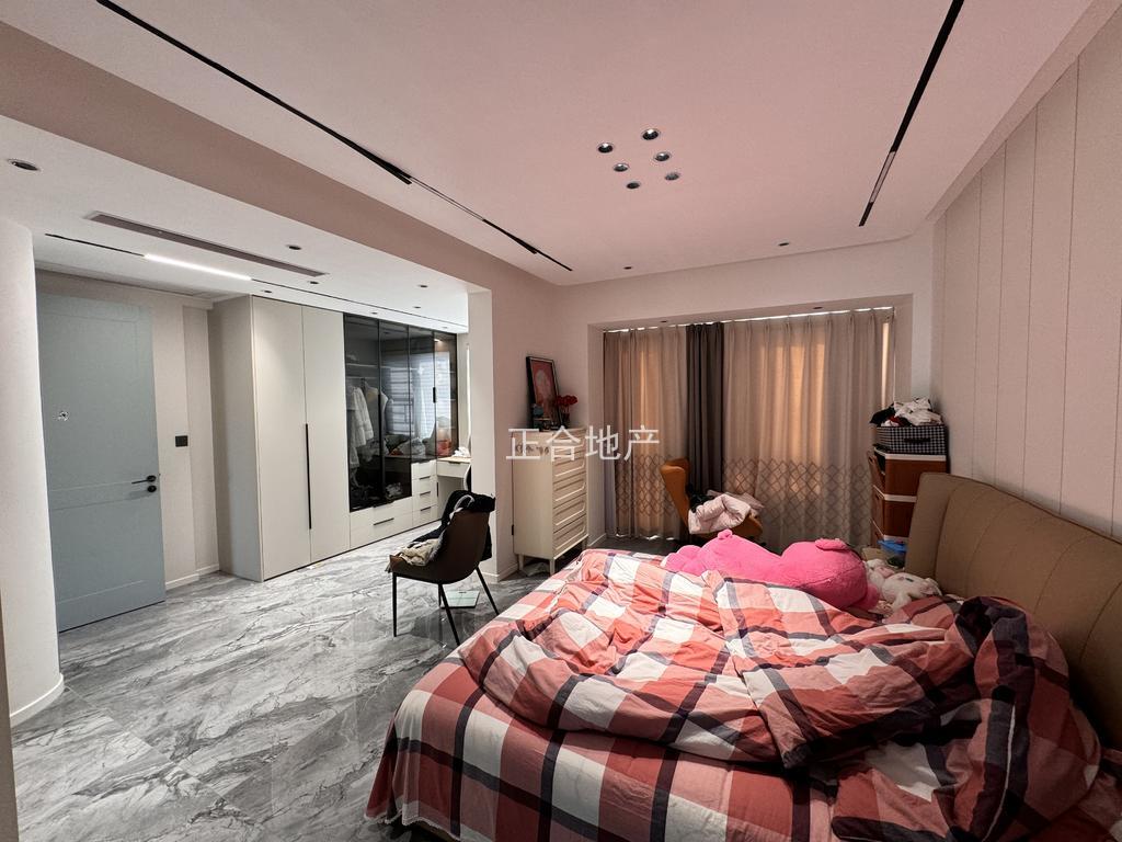 南国明珠精装修三房二卫好楼层证满二