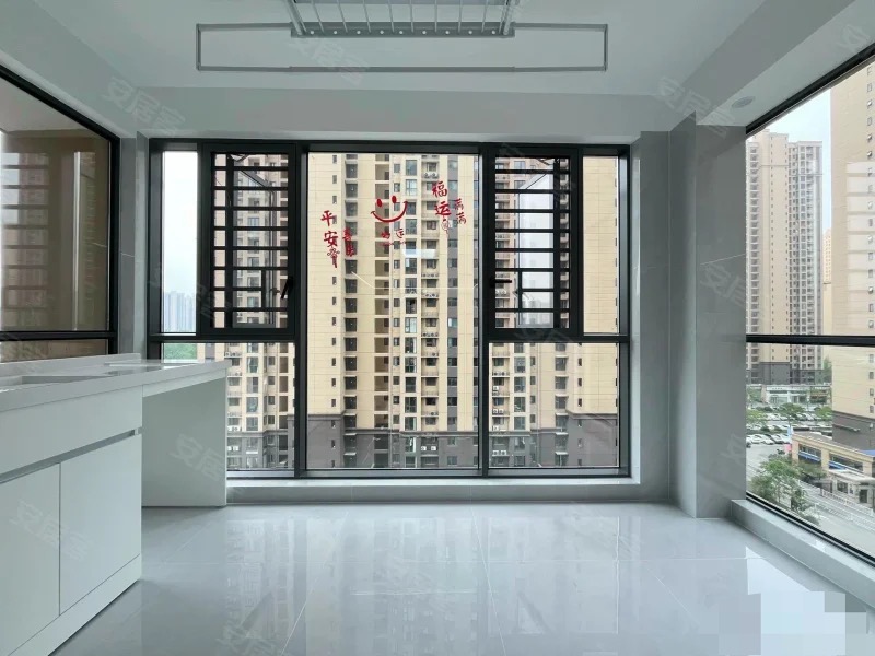 满庭春•七期，精装3房2卫，全新品牌装修，电梯中间楼层，证满二，拎包入住