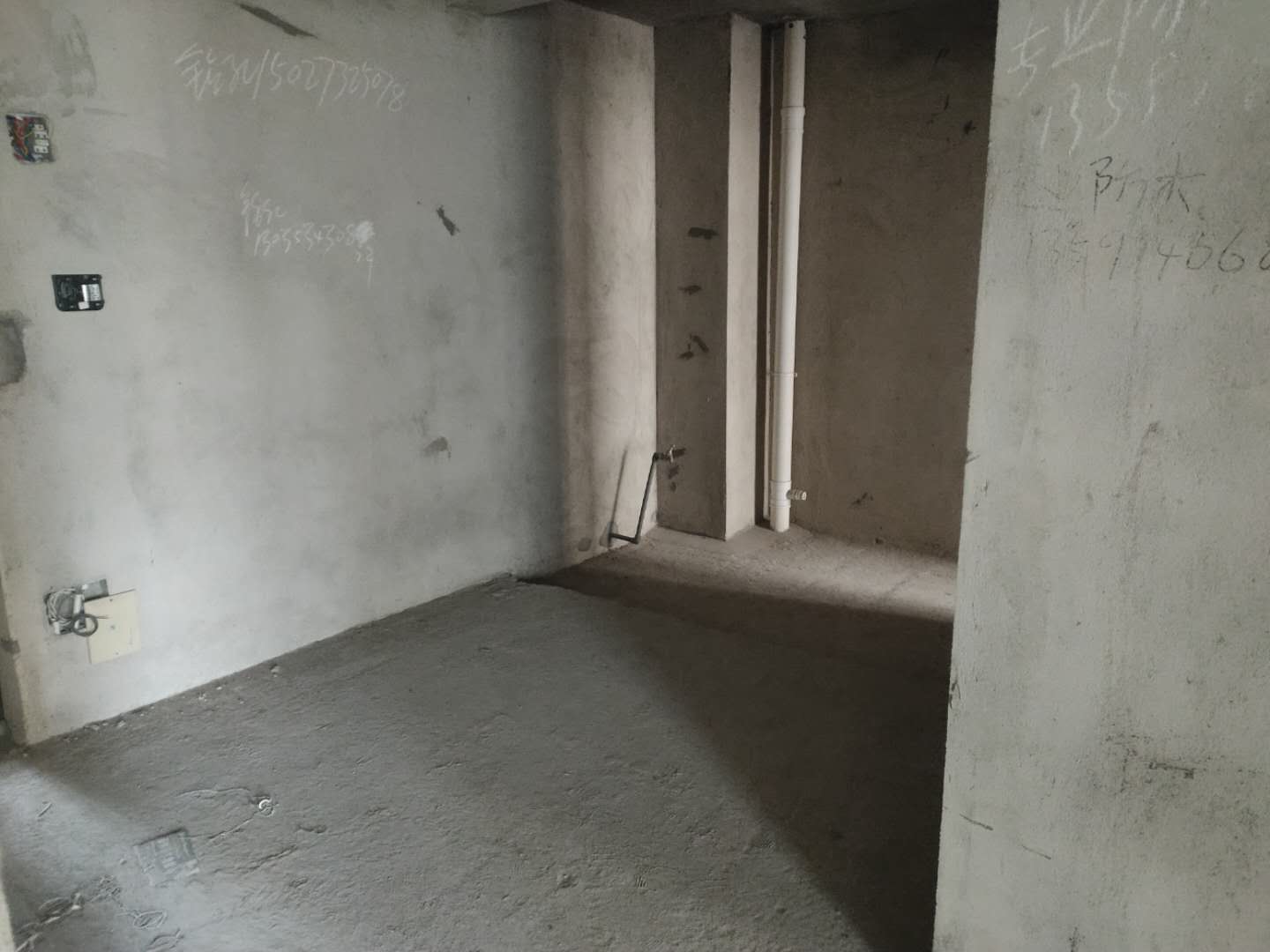 新城壹号毛坯小三房中层朝南采光好可按揭