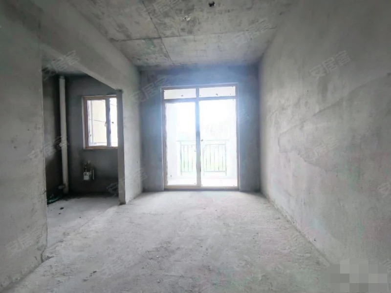 蓝天新城，人车分流，8楼，三房两卫，纯东边户。南北双阳台，